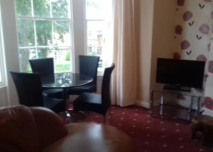 Crown 13 Apartment *