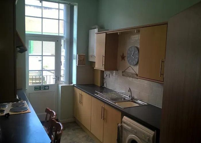 Crown 13 * Scarborough