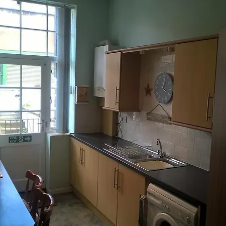 Crown 13 * Scarborough